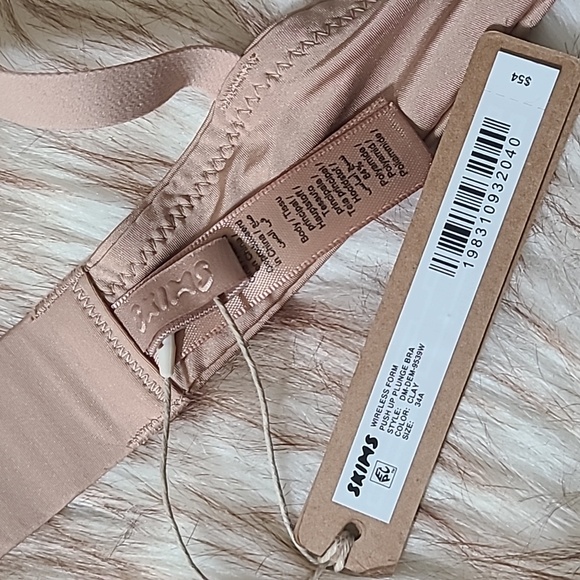 NWT SKIMS Wireless Form Push Up Plunge Bra Size 34A Clay - Picture 5 of 7